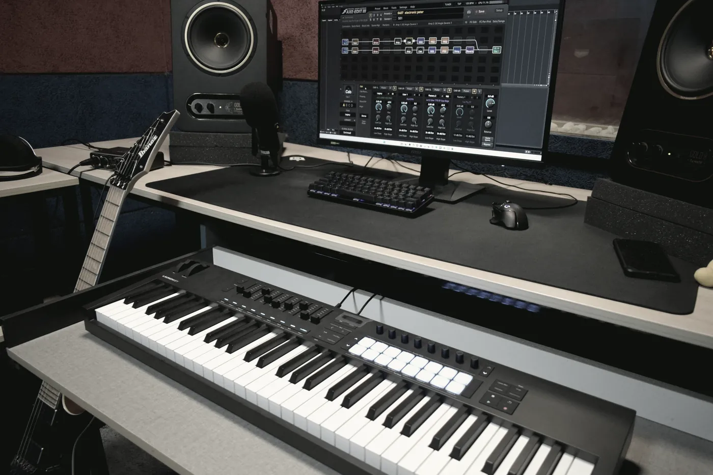 The control desk seen along its length: keyboard controller, session screen and monitors either side.
